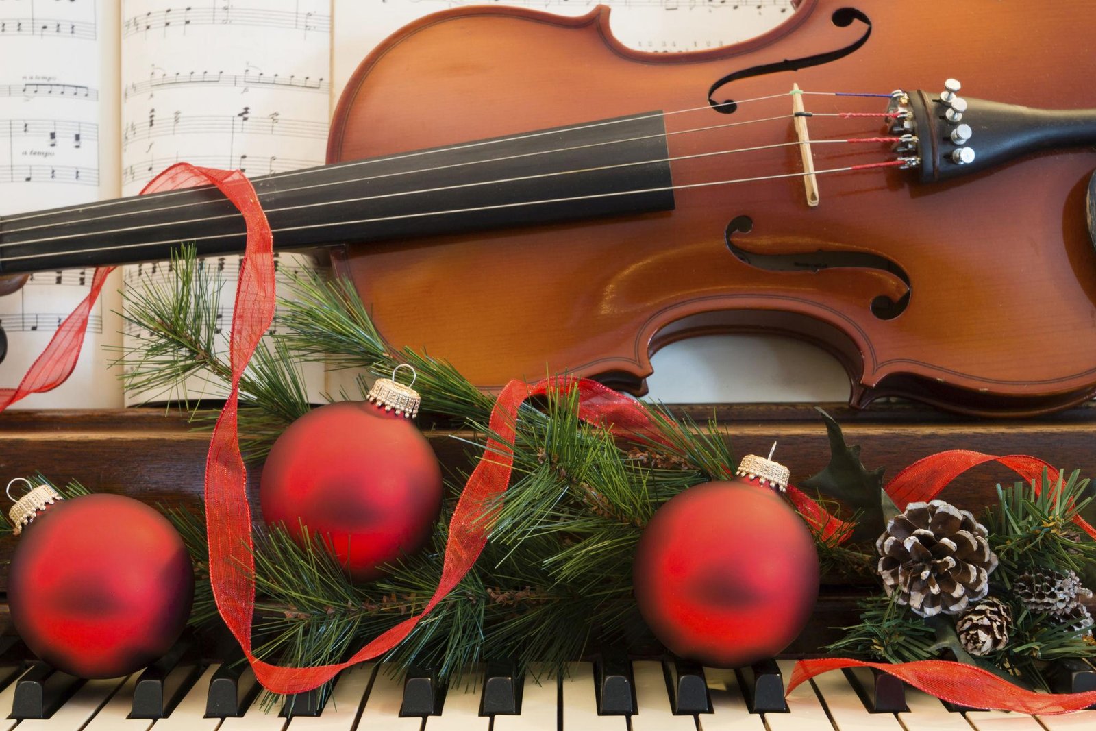 Christmas Violin Sheet Music: Solo, Accompaniment or Play-Along?